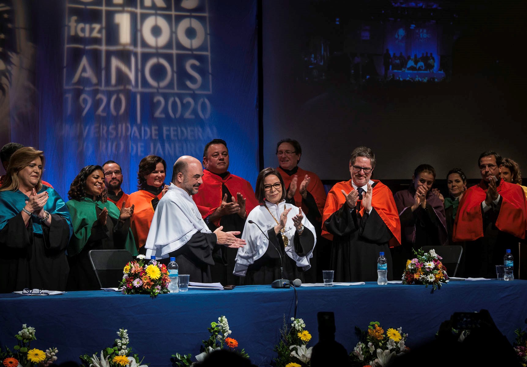 Professora Denise Pires de Carvalho toma posse como primeira reitora da história da UFRJ