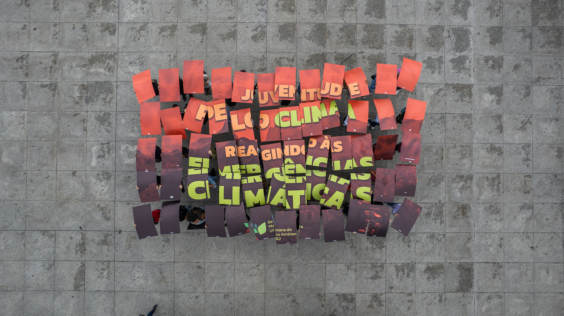 “A Chapa Esquentou, Cria!”: alunos manifestam-se pelo clima na Praça Mauá