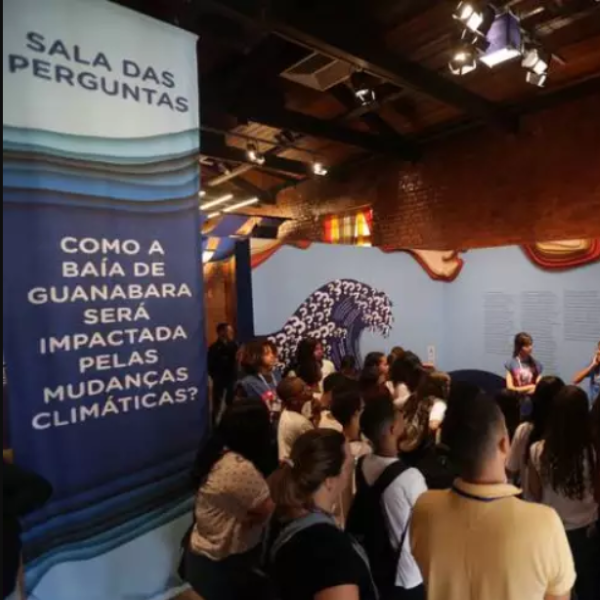 #NaMídia | Qual o futuro da Baía de Guanabara? Exposição imersiva da UFRJ convida visitante a debater poluição